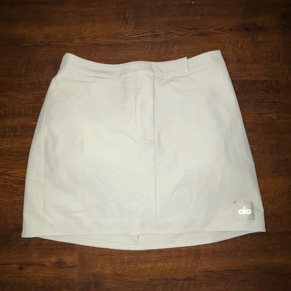 ALO | LIGHT GREEN HIGH SPEED MINI SKIRT IN LIMESTONE | XS